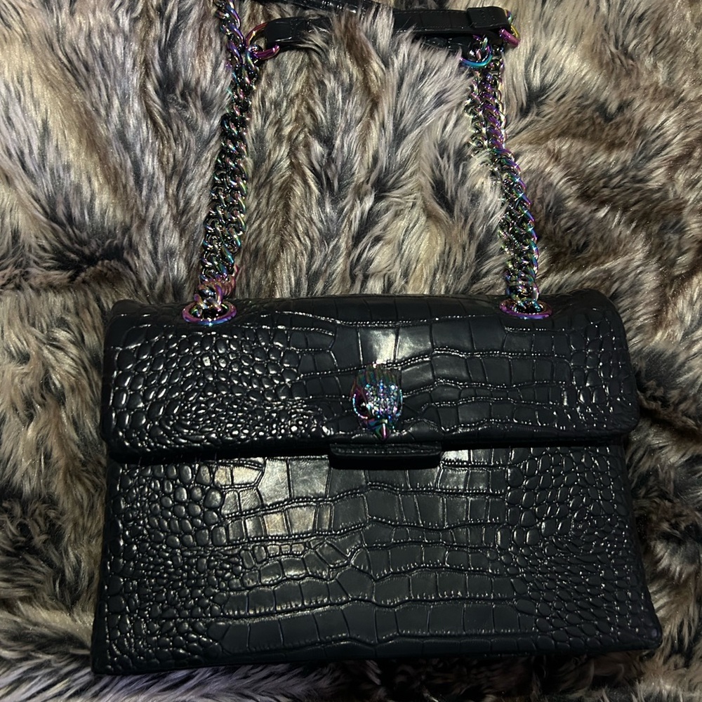 Elegant Black Crocodile-Embossed Women's Bag with Iridescent Chain